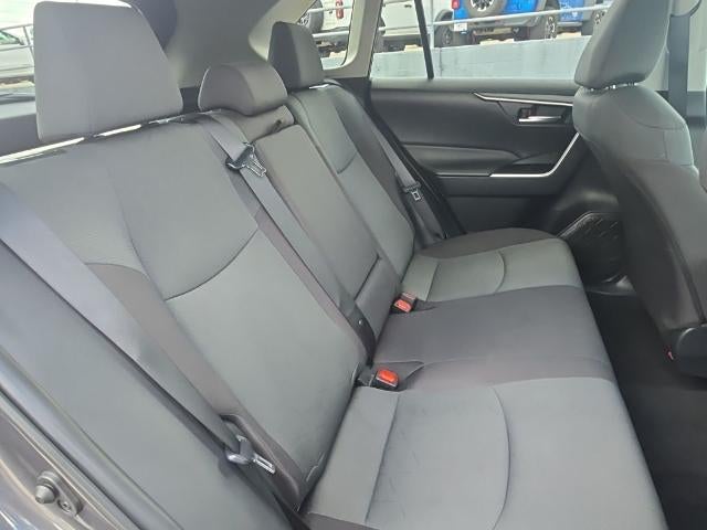 2025 Toyota RAV4 XLE - Photo 11