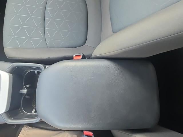 2025 Toyota RAV4 XLE - Photo 24