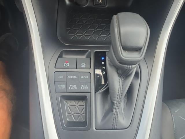 2025 Toyota RAV4 XLE - Photo 26