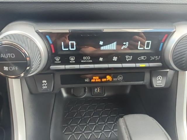 2025 Toyota RAV4 XLE - Photo 27
