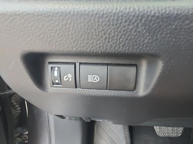 2025 Toyota RAV4 XLE - Photo 33