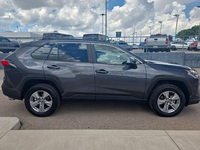 2025 Toyota RAV4 XLE - Photo 4