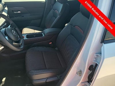 2025 Nissan Kicks SR