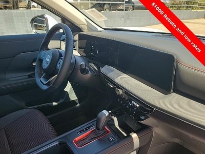 2025 Nissan Kicks SR