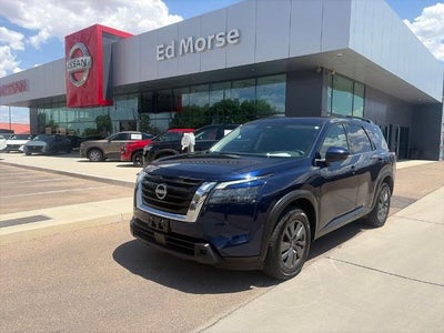 2024 Nissan Pathfinder SV