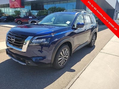 2025 Nissan Pathfinder SL